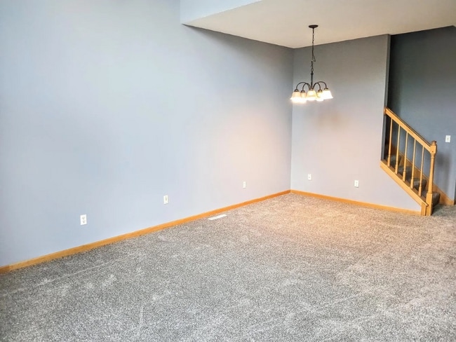 Building Photo - 670 Kingfisher Ln