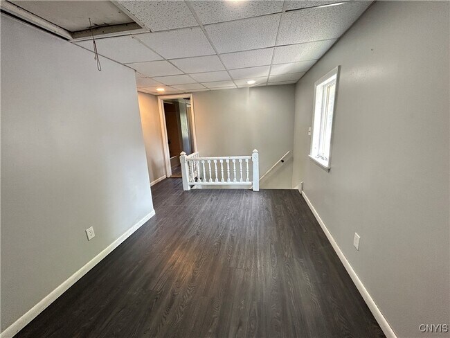 Building Photo - 1029 Gill St