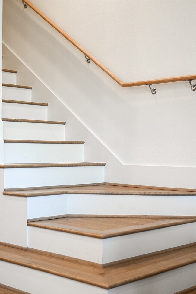 Building Photo - 7607 Victory Reserve St