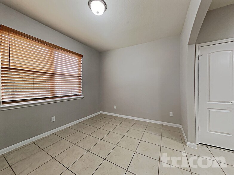 Building Photo - 7611 Daisy Port Ln