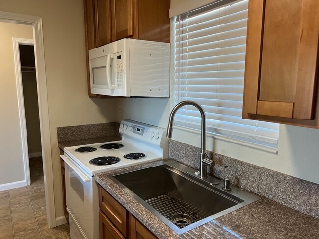 Building Photo - 36976 Mulberry St