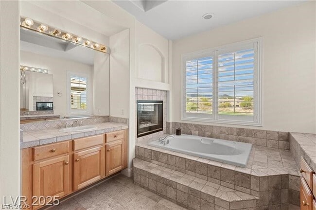 Building Photo - 425 Pinnacle Heights Ln