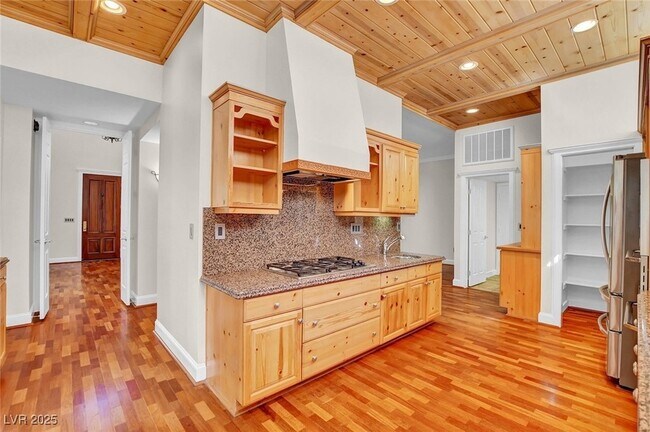 Building Photo - 9005 Opus Dr