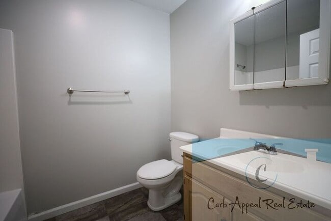 Building Photo - Spacious 2 bed /2 full bath apt