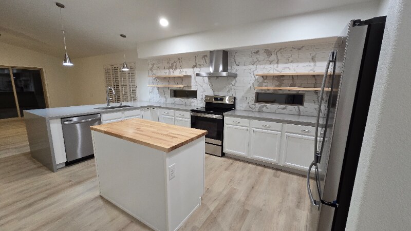 Building Photo - 7464 W Lone Cactus Dr