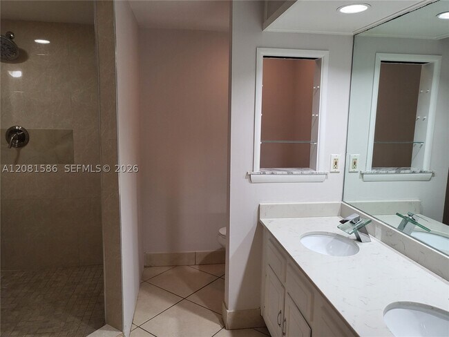 Building Photo - 6924 SW 114th Pl