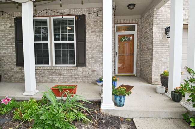 Building Photo - Spacious 4-Bedroom Haven with 2.5 Baths and Nearly 3,000 Sq Ft of Comfort in Indianapolis!