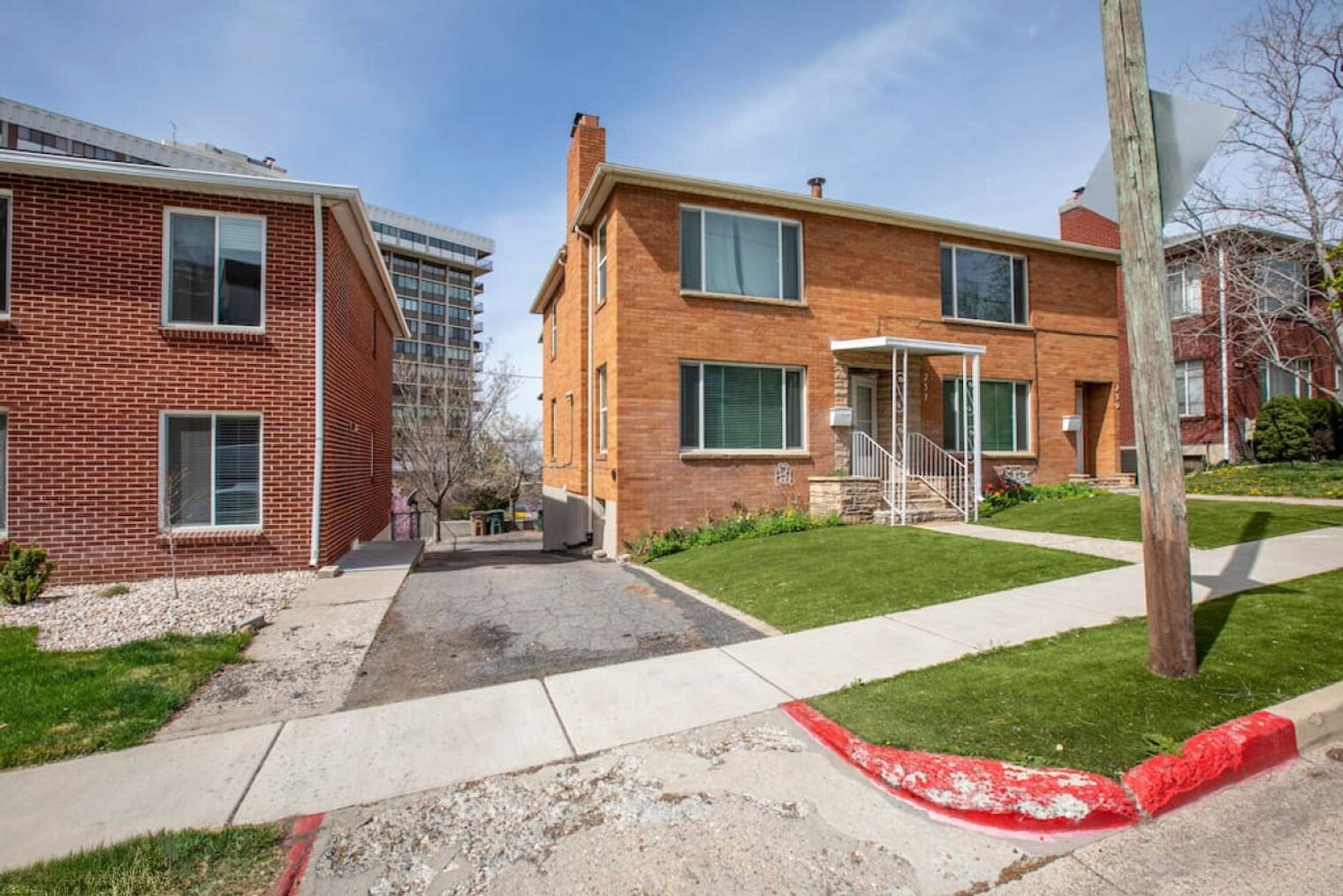 Building Photo - 239 N Center St