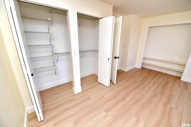 Building Photo - 123 SW Jefferson Ave