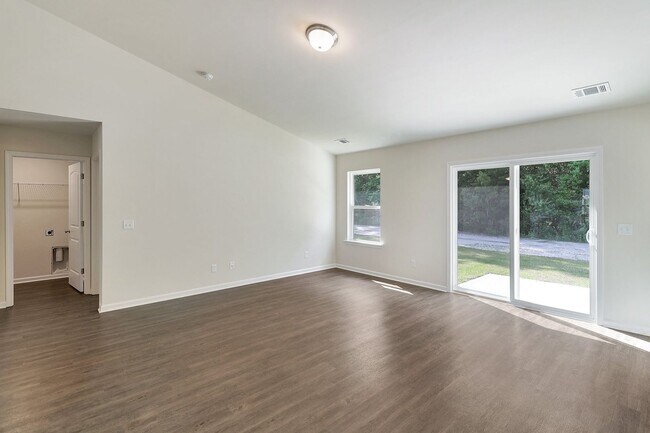 Building Photo - 3 bed 2 bath - Hartfof