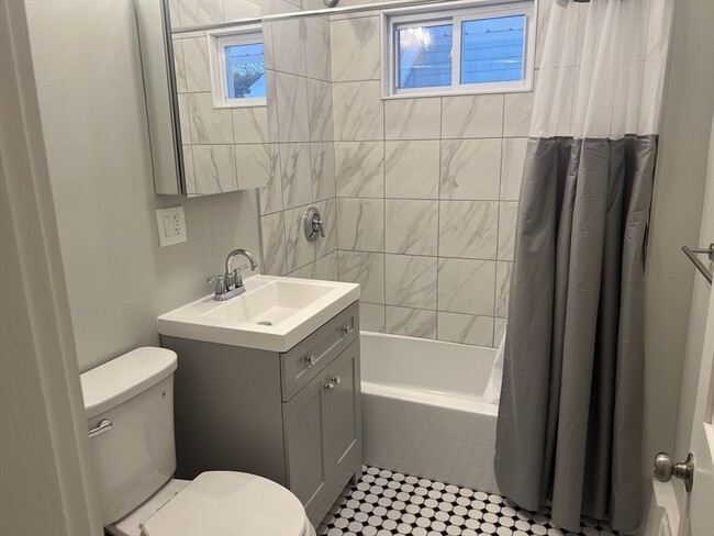 Building Photo - 227 Bellevue St