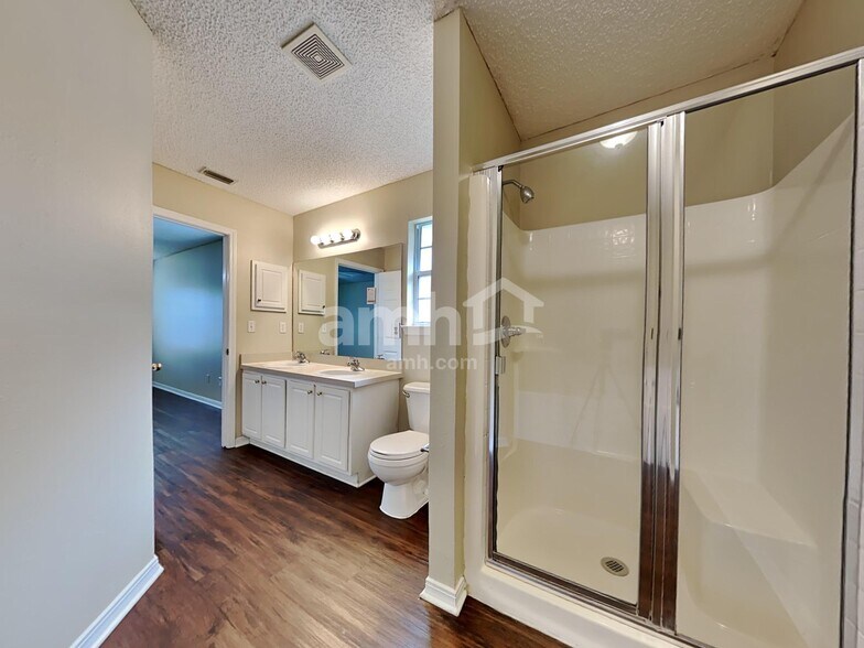 Building Photo - 6291 Ironside Dr N