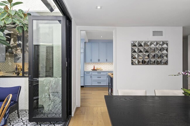 Building Photo - 2237 Century Hill