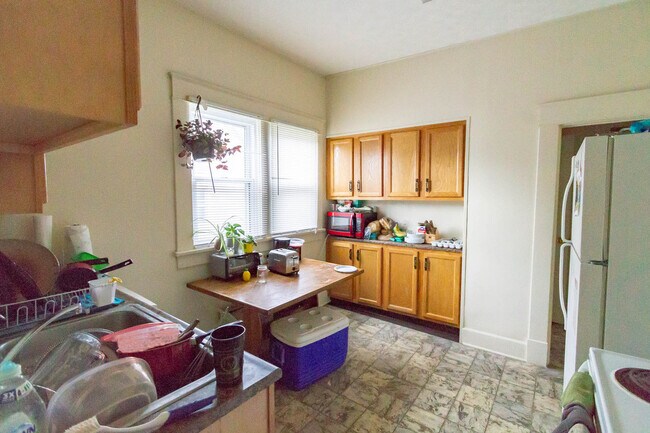 Building Photo - 1900 W Jackson St