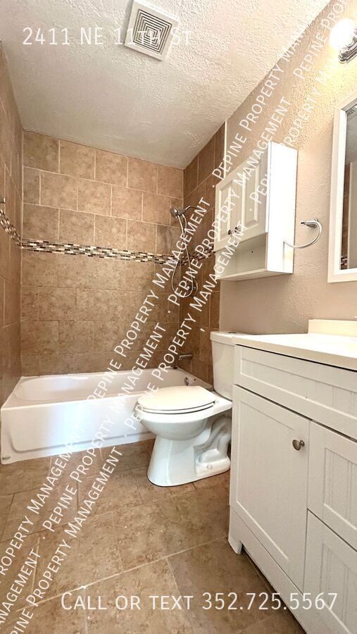 Building Photo - 2411 NE 11th St