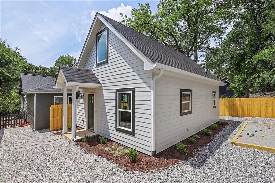 Your home -- a standalone ADU - 496 Glenwood Plz SE