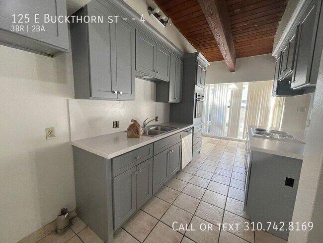 Building Photo - 125 E Buckthorn St