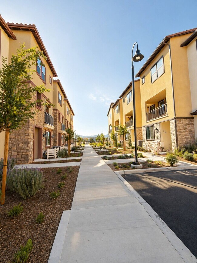 Building Photo - 12967 Paradiso Dr