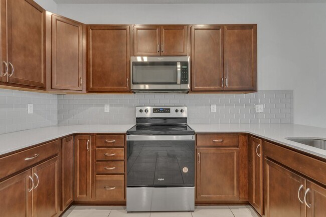Building Photo - Luxurious Townhome in Lake Nona - A Perfec...
