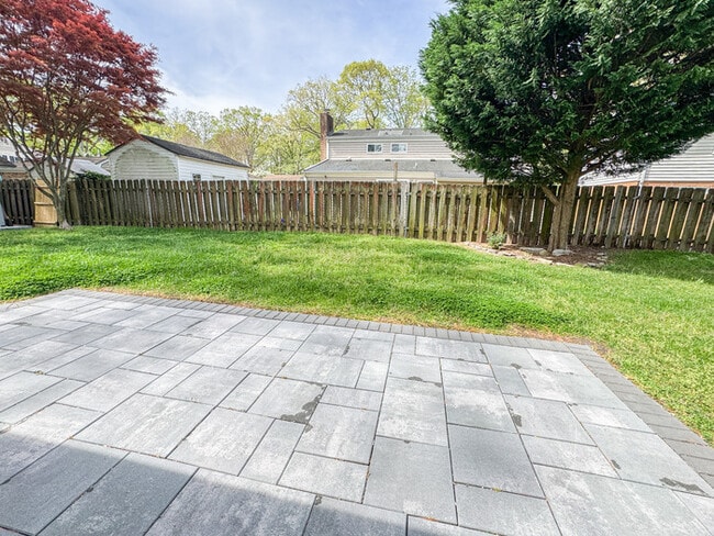 Building Photo - COME MEET YOUR NEW HOME IN KINGS GRANT!