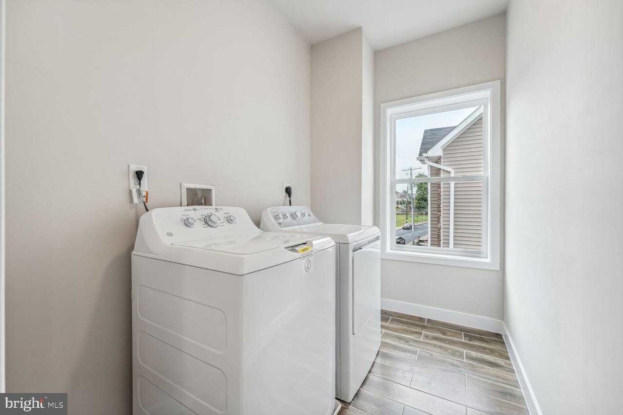 Laundry room Apt 2 - 2512 Elvans Rd SE