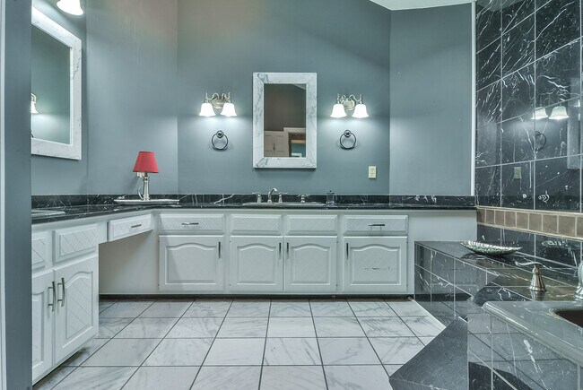 Building Photo - 274 Elkins Rd