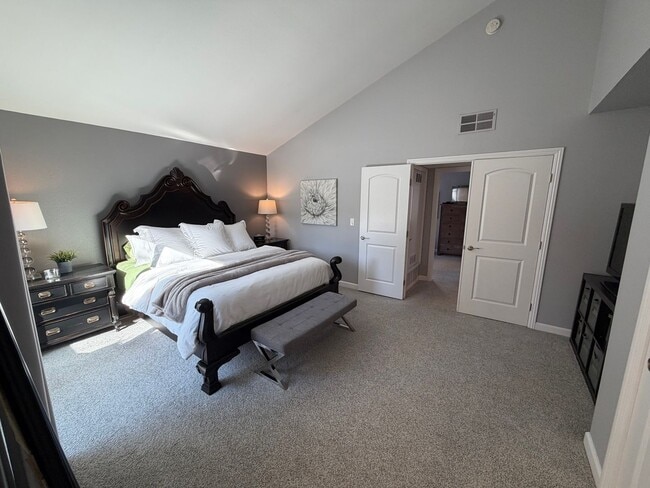 Building Photo - 3 Bed 2.5 Bath Townhome In Danville