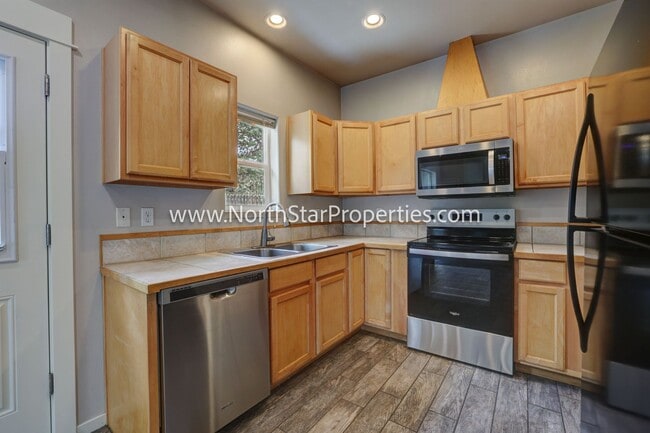 Building Photo - Wonderful Bend Property Close to Mountain View High School