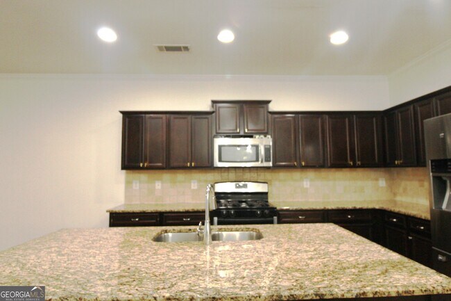 Building Photo - 726 Garbrooke Dr