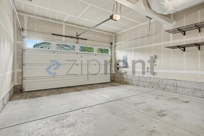 Building Photo - 8565 SW 176th Ave