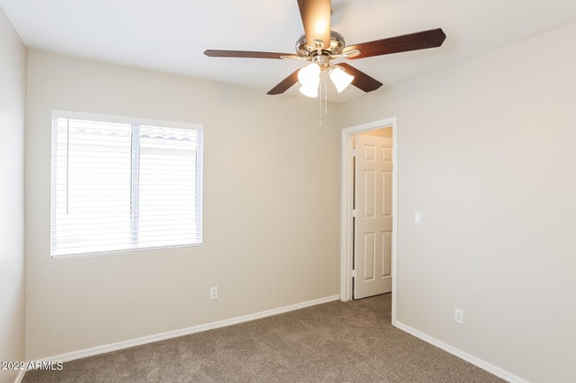 Building Photo - 12622 W Paradise Dr