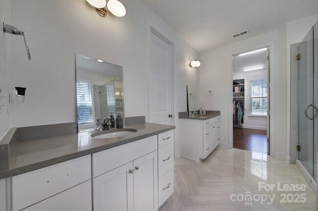 Building Photo - 16404 Stonecrop Landing Ln