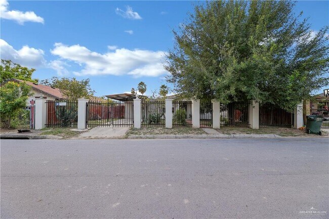 Building Photo - 1814 Mimosa St