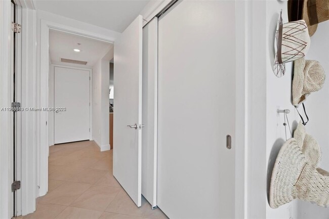 Building Photo - 218 SE 14th St