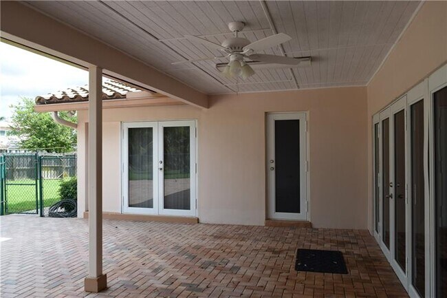 Building Photo - 4625 Glenwood Dr