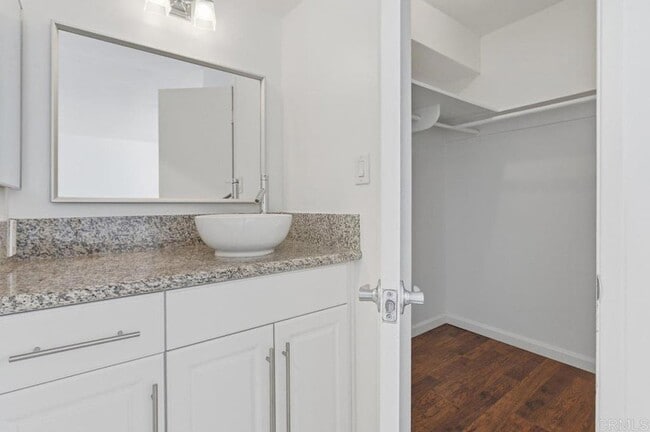 Building Photo - 2266 Grand Ave