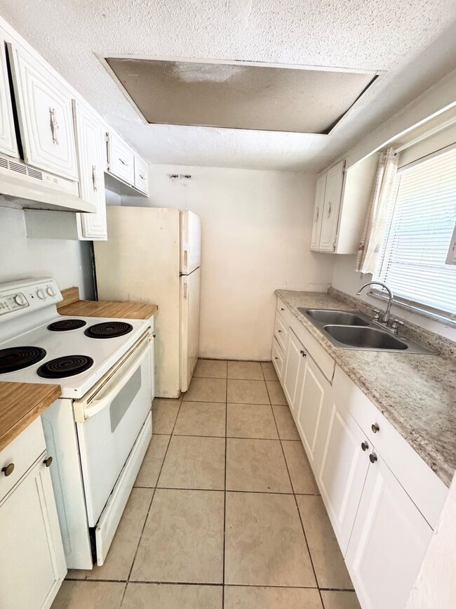 Interior Photo - Kennedy Rd. - 1221 Unit 43