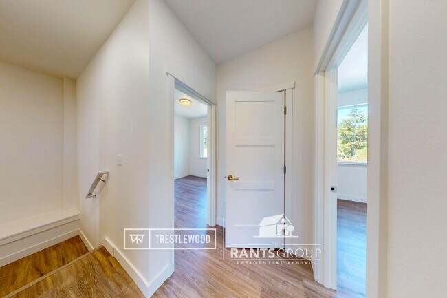 Building Photo - Brand New! Modern Home in Trestlewood – Wh...