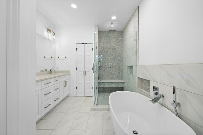 Building Photo - 4012 Cetti St