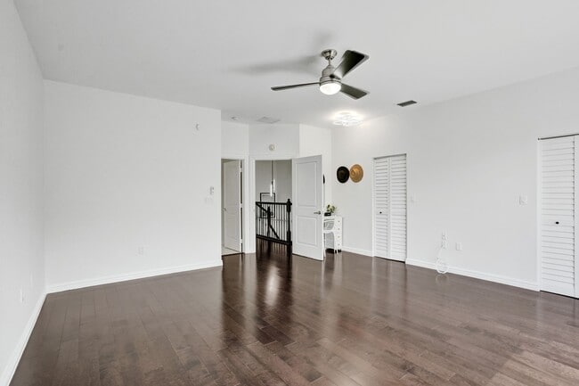 Building Photo - 2708 NE 30th Pl