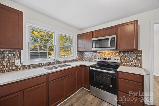 Building Photo - 807 N Morris St