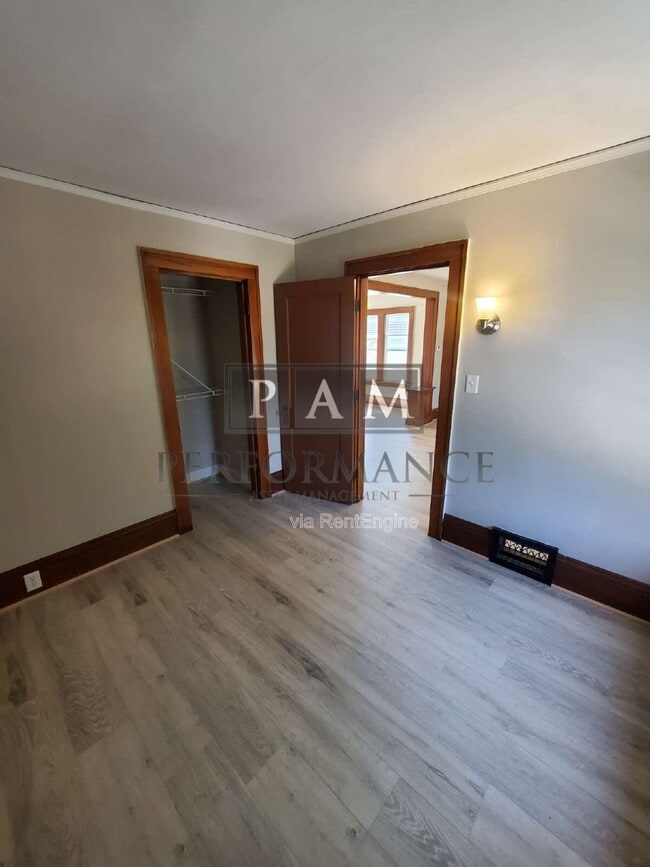 Building Photo - 1120 S 56th St