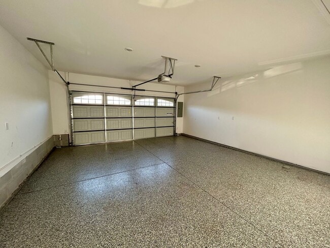 Building Photo - Spacious 3 bed, 3 bath home in Groves Park Commons featuring a modern kitchen, 2-car garage, and ...