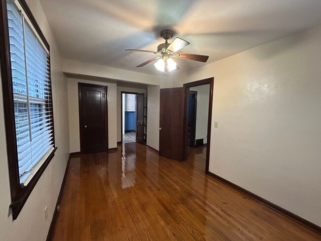 Building Photo - Private 2 bedroom 1 bath bungalow in Davenport