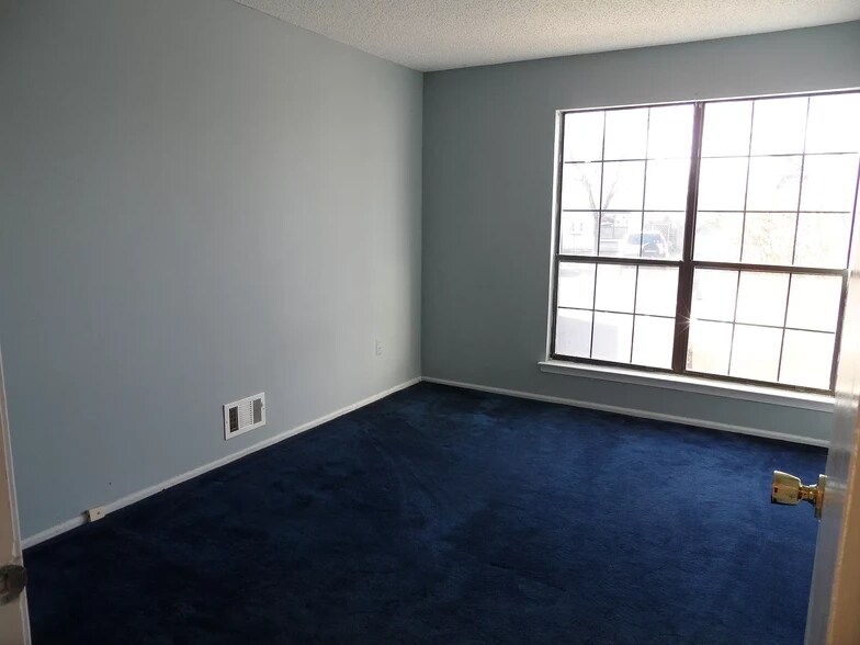 Building Photo - 312 Bromley Pl