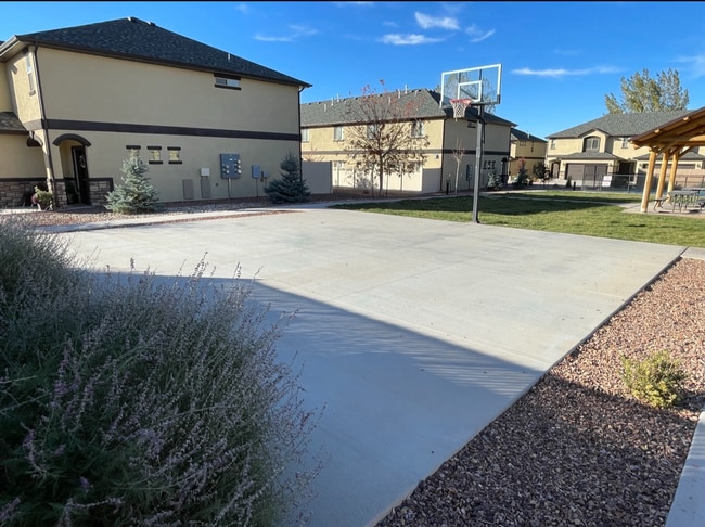 Building Photo - Shadowridge Townhome!