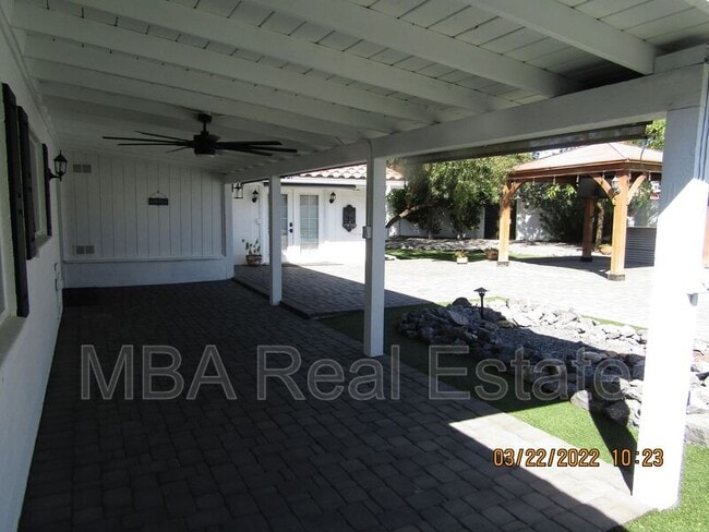 Building Photo - 2802 E Weldon Ave