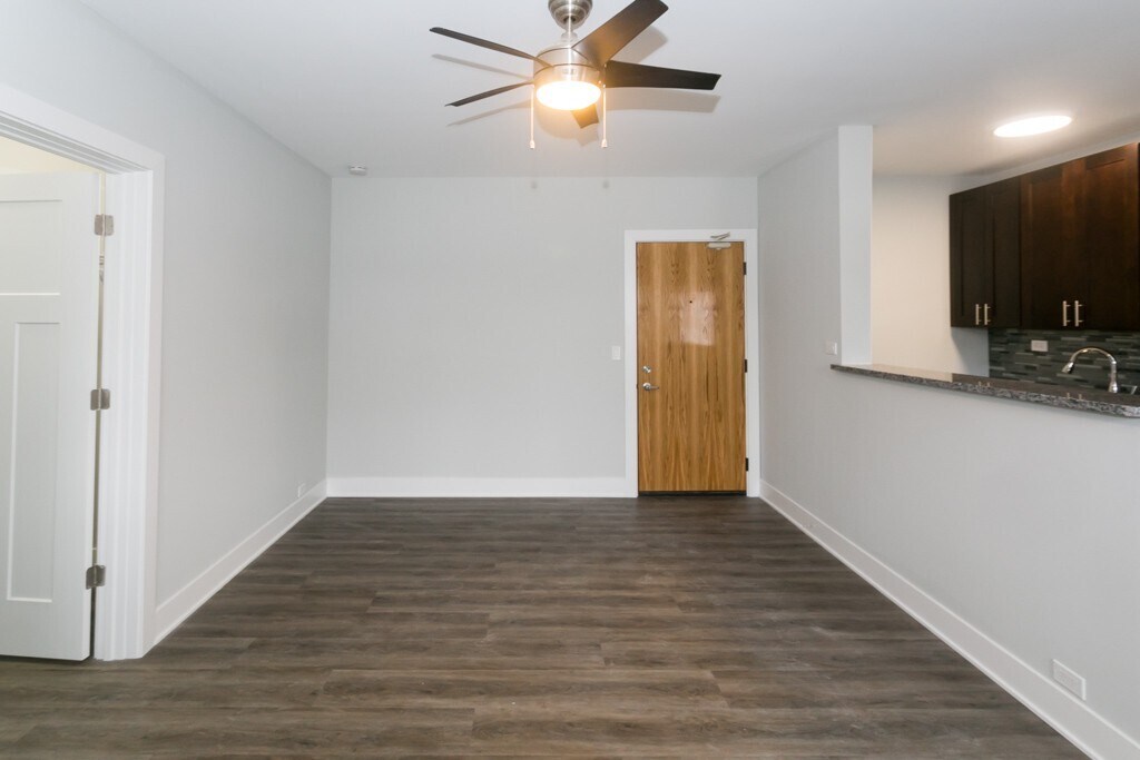 Building Photo - 733 Judson Ave