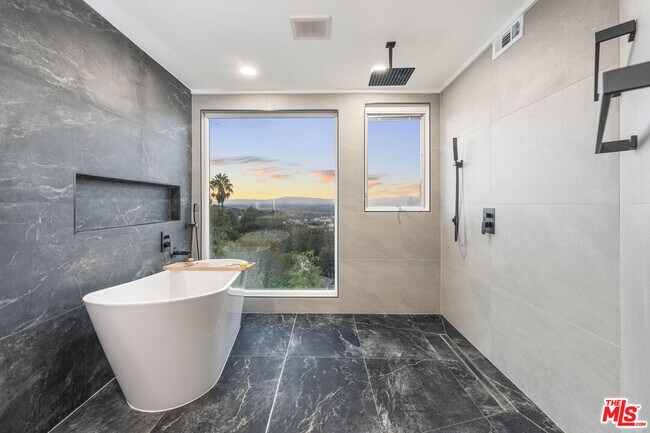 Building Photo - 3541 Multiview Dr