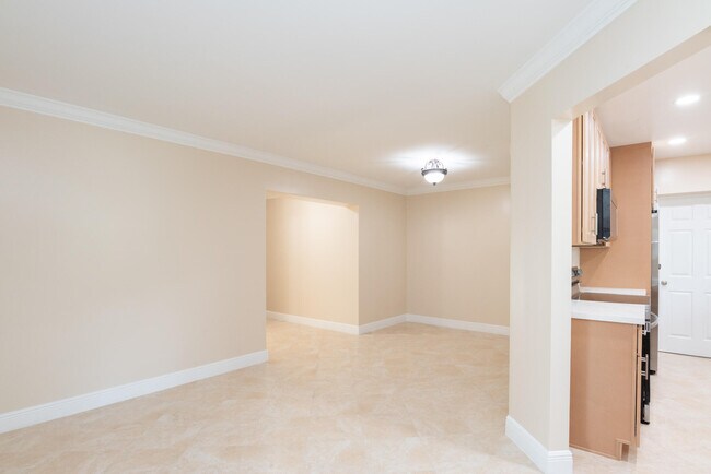 Building Photo - 374 Linda Ln